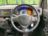 インテリアに合わせたデザインのステアリングは、運転される方のことも考え、運転しやすい形状、大きさです。是非一度、実際に触ってお確かめください。