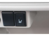 運転席にはシートヒーターが付いています。