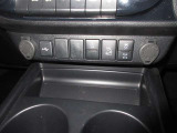 スイッチ操作で降坂時の車速を一定の定速にキープできる、ダウンヒルアシストコントロールが付いています。