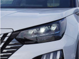 【ヘッドライト】省電力で長寿命の明るく運転しやすいLEDヘッドランプです。明るく照らすので暗い夜道からお客様を守ってくれます。