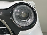 LEDヘッドライトは、点灯の瞬間から最大光量を発揮し、突然暗くなるトンネルなどでの安定感を高めます。