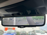 【スマートリヤビューミラー】後席の大きな荷物や同乗者で後方が確認しづらい時でも安心!カメラが撮影した車両後方の映像をルームミラー内に表示。クリアな視界で状況の確認が可能です!