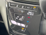 【オートエアコン】一度お好みの温度に設定すれば、車内の温度を検知し風量や温度を自動で調整。暑い&hellip;寒い&hellip;と何度もスイッチ操作をする必要はありません。快適な車内空間には必須の機能ですね♪