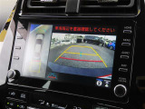 バックカメラの他に上から見下ろしたような画像が見れるアラウンド(全方位)モニター。前後左右を把握できます!