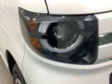 LEDヘッドライトは、点灯の瞬間から最大光量を発揮し、突然暗くなるトンネルなどでの安定感を高めます。