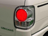 宝石を散りばめたようなデザインの丸形リヤコンビネーションランプ(LEDストップランプ)は省電力・長寿命化を実現。