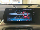 i-Drive 純正HDDナビゲーション Bluetooth接続でスマートフォンとリンクし音楽を楽しんだり、ハンズフリー通話ができます。Apple Car Playに対応。グーグルマップやアマゾンミュージックがご利用可能です。