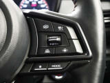 ステアリングホイール右側にはアダクティブクルーズコントロールスイッチ