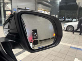 納車前整備は、メルセデスベンツ国際認定メカニックによる最新の検査ライン等の施設が充実した当社工場で入念に行います。メルセデス・ベンツの定める厳しい基準をクリアしたお車のみをご案内させて頂きます。