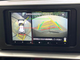 【パノラミックビューモニター】専用のカメラにより、上から見下ろしたような視点で360度クルマの周囲を確認することができます☆死角部分も確認しやすく、狭い場所での切り返しや駐車もスムーズに行えます。