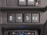 ホンダセンシングが装備されています。アダプティブレーダークルーズやレーンキープアシスト、車線逸脱防止機能なども備えていて、ロングドライブも快適で安全にお楽しみいただけます。