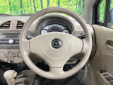 インテリアに合わせたデザインのステアリングは、運転される方のことも考え、運転しやすい形状、大きさです。是非一度、実際に触ってお確かめください。