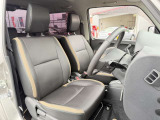 運転席シート廻りは使用感も少なく、良好な状態となっています。前オーナー様が丁寧に使っていたことがよくわかりますね。
