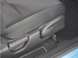 ◆シートハイトアジャスター◆運転席を上下に高さ調節ができます!運転ポジションを体格に合わせてシート調整できます。