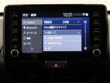 デイスプレイオーディオを装備。スマホとクルマをつなぐことで、いろんなサービスが楽しめます。(AppleCarplay/AndroidAuto 対応)