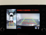 パノラミックビューモニター付きです。車両を上から見たような映像をモニター画面に表示。運転席からの目視では見にくい、車両周辺の状況をリアルタイムでしっかり確認できます。