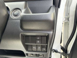 スズキセーフティサポートのスイッチ類は運転席右側の足元にあります♪