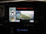 車両を上方から見たような映像をナビ画面に表示するパノラミックビューモニターです。
