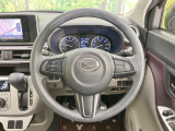 インテリアに合わせたデザインのステアリングは、運転される方のことも考え、運転しやすい形状、大きさです。是非一度、実際に触ってお確かめください。
