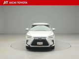 1年間走行無制限のトヨタロングラン保証。 全国5000ヵ所のトヨタディーラーで保証修理が可能です。有料で保証延長年数を1年または2年から選んで、保証を充実できます。