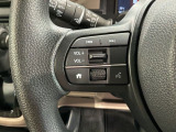 ステアリングにオーディオ操作スイッチが付いています。オーディオ画面に直接タッチしなくても操作が出来ますので、運転に集中できます。