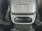 後席にもUSBソケットを完備してますので、携帯の充電が無くなりそうなときも安心です。