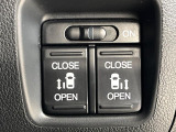 【両側パワースライドドア】スマートキーや運転席のスイッチで後席両側スライドドアの開閉が可能♪電動だから力を入れてドアを開ける必要が無く、小さなお子様でも簡単に開け閉めでき快適です♪