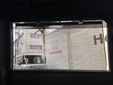リア席はシェード付きでお子様も安心です!