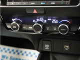 フルオートエアコン搭載。好みの温度に設定するだけで、風向や風量を自動でコントロール!いつでも快適な車内環境に。