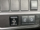 両側オートスライドドアです。インテリジェントキーや運転席のスイッチで簡単にドアの開閉ができるので、とても便利な装備です♪