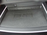 置くだけ充電などアクセサリー機能も充実です!
