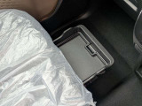 助手席アンダーBOX付です!収納スペースも盛りだくさん!