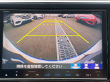 車庫入れ時に安心のバックカメラがついています。