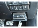 ハンドル右下にビルトインETC。車種専用ケースにて装着されており運転の邪魔にもならず高速の乗り降りも楽になります。