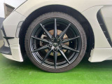 アルミホイールだけでも車のイメージはかなり変わりますね。