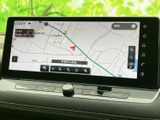 道路や周辺の施設が地図上に表示され、現在地を確認しながら目的地までの道順を把握できます。検索機能も備わり、初めて訪れる場所へのお出かけにも便利です。