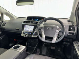 運転席まわりです。 各操作スイッチは使いやすい位置に配置されてます。