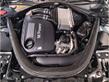 【BMWエンジン】革新的なガソリン・エンジン・テクノロジーによる高性能かつ高効率。レスポンスの良いパワーを発揮。常にスムーズな吸気を実現しアクセル開度にダイレクトに反応しドライビングを楽しく演出。