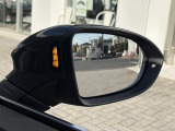 後側方の車両を検知し、ドライバーへ注意を促すレーンチェンジアシスト。