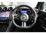 ステアリングシフトが装備されております。ステアリングから手を離さずにシフトチェンジができます。マニュアルモードをご選択頂くことにより、よりアグレッシブな走行が可能となります!