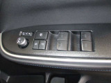 運転席のパワーウインドウスイッチです!電動ドアミラーのコントロールスイッチもあります。
