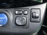 電動格納式ドアミラー付き。 狭い駐車場へ停めた時に、ボタン1つで左右のミラーをたたむ事ができます。