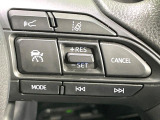 【レーダークルーズコントロール】高速道路での長距離走行が楽に!!自動で速度を保つクルーズコントロールが、衝突軽減システムと連携し、前方の車両を感知して車間を保つように速度調節してくれます!!