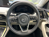 【純正革巻きステアリング】上質な革を使用することで、手にしっかり馴染みとても運転しやすいハンドルです♪