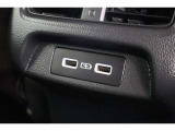 後部座席用にもUSBソケットがついていますのでコードを繋げばスマートフォンなどの充電が出来ます!