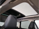 ★サンルーフ★解放感溢れる仕様です★チルドアップや全開にも出来、車内を明るくしてくれます★