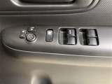 パワーウインドウスイッチ、いたずら防止・挟みこみ防止に、ウインドウロックスイッチを使用ください。便利な電動可倒式ミラースイッチ