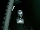 電動格納式ミラーなので、対向車などとのすれ違い時にも便利です。