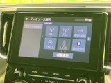 AM・FMやDVD、USB、Bluetoothなど、複数のオーディオソースを画面で選べる仕様です。聞きたい音源に合わせて選択でき、通勤やお出かけの車内時間を快適に楽しめます。