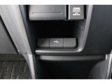 スマートフォンなどの音楽再生が可能なUSB接続ジャック装備車両です♪♪♪
